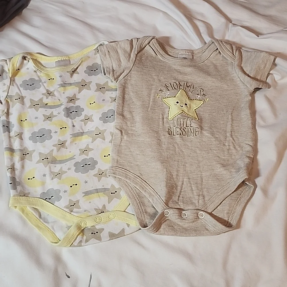 LITTLE BEGINNINGS STAR ONESIES SZ 6-9 MONTH